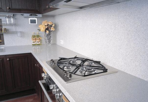 它才是廚房操作臺(tái)面的最佳材料！你家選對了嗎？