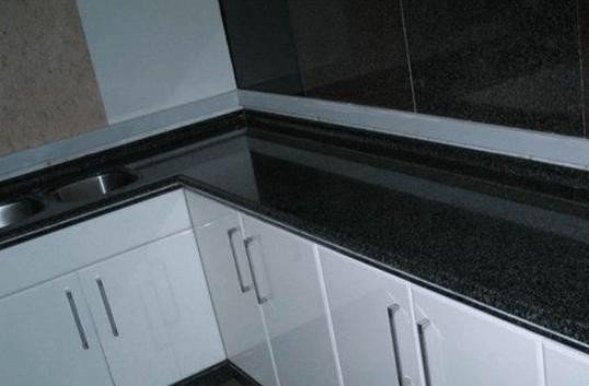 它才是廚房操作臺(tái)面的最佳材料！你家選對了嗎？